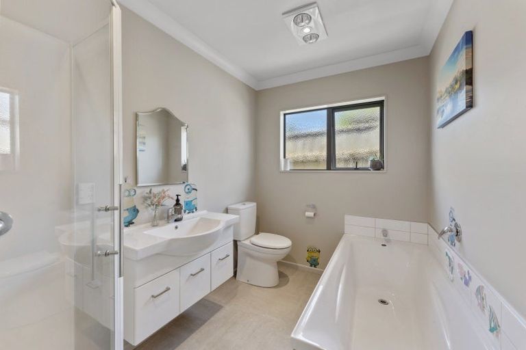 Photo of property in 6 Poppy Watts Grove, Stokes Valley, Lower Hutt, 5019