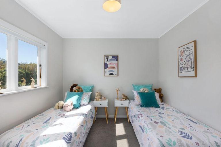 Photo of property in 23-23a Kapiti Crescent, Titahi Bay, Porirua, 5022