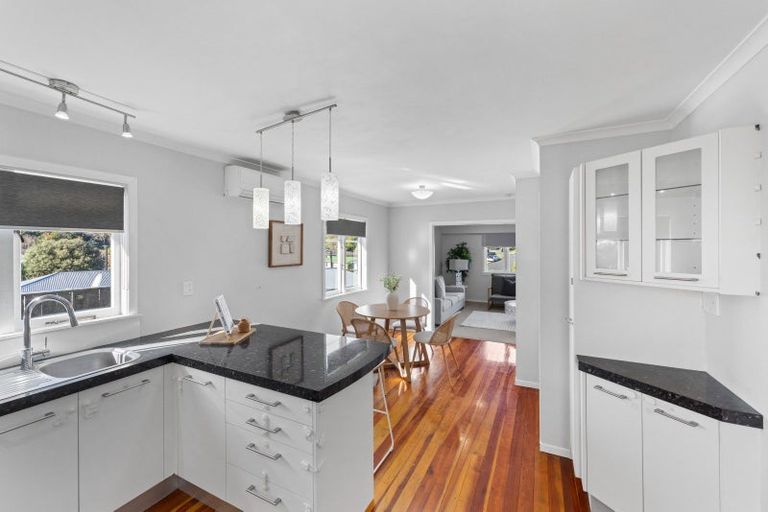 Photo of property in 16 Kenmore Street, Westown, New Plymouth, 4310