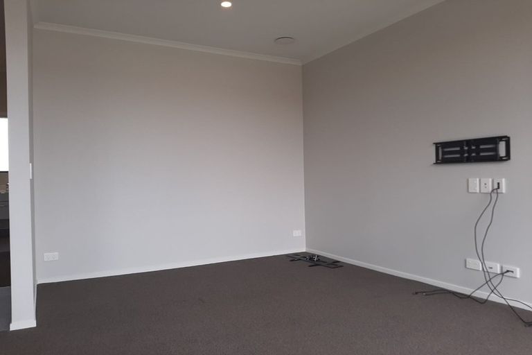 Photo of property in 5/7 Uku Lane, Hobsonville, Auckland, 0616