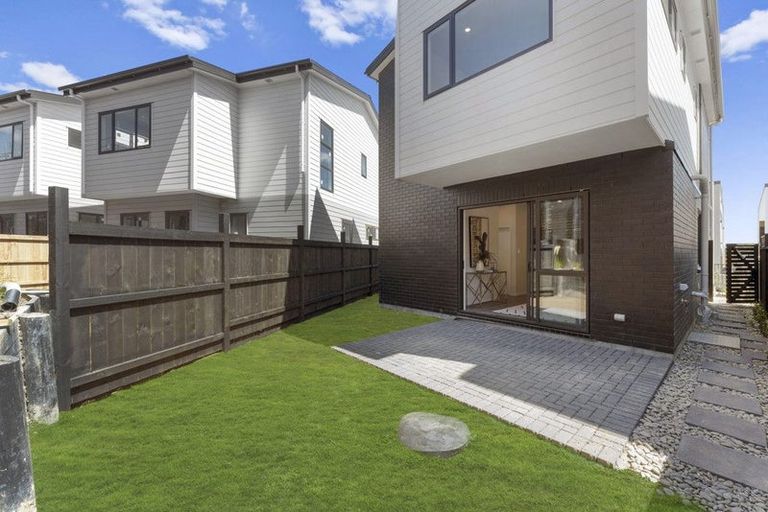 Photo of property in 11 Greenbrier Street, Westgate, 0814