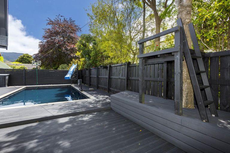 Photo of property in 21 Barton Road, Heretaunga, Upper Hutt, 5018