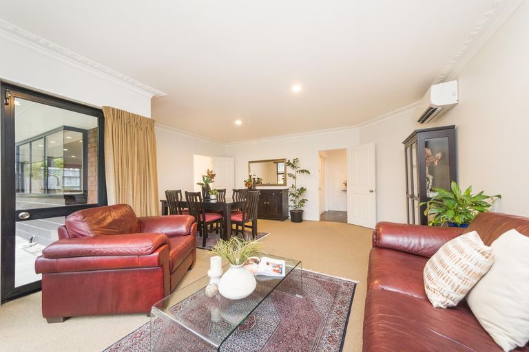 Photo of property in 15 Phoenix Avenue, Hokowhitu, Palmerston North, 4410
