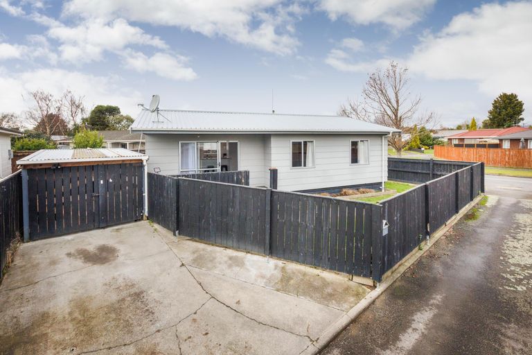 Photo of property in 18a Newton Place, Westbrook, Palmerston North, 4412