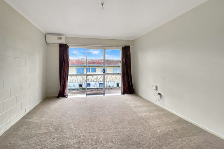 Photo of property in 6/45 Blockhouse Bay Road, Avondale, Auckland, 1026