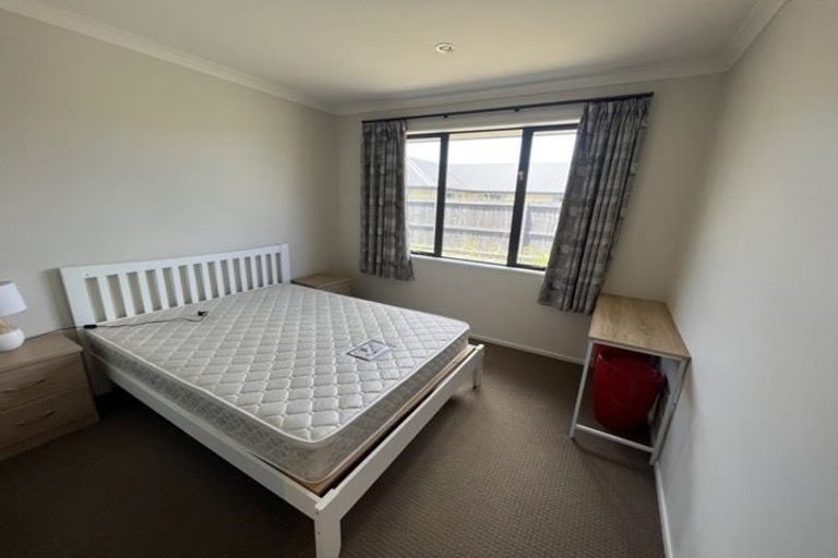 Photo of property in 8 Handley Crescent, Wigram, Christchurch, 8042