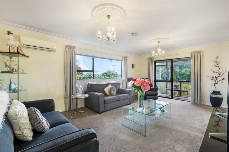 Photo of property in 1/1 Elcoat Avenue, Henderson, Auckland, 0612