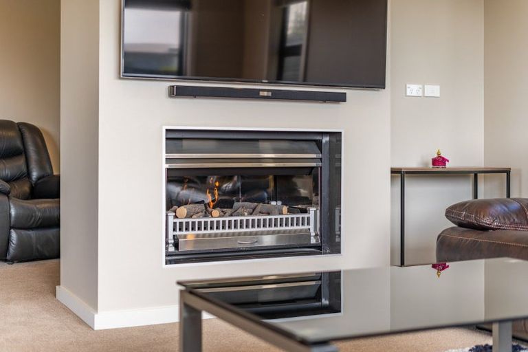 Photo of property in 51 Endeavour Drive, Whitby, Porirua, 5024