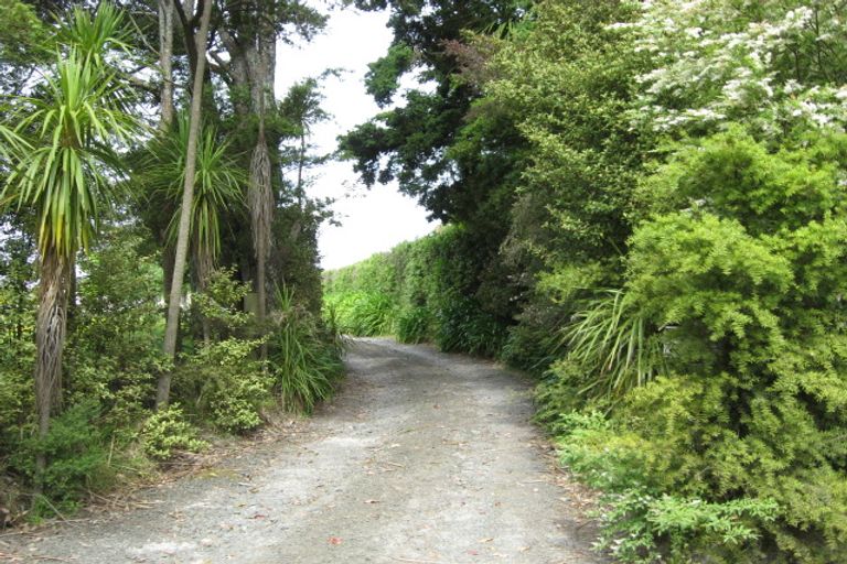 Photo of property in 25 Wintour Road, Waimauku, 0812