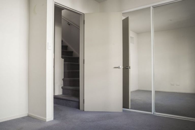 Photo of property in Pirie Street Townhouses, 18/35 Pirie Street, Mount Victoria, Wellington, 6011