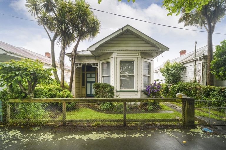 Photo of property in 42 Ranfurly Street, Hokowhitu, Palmerston North, 4410