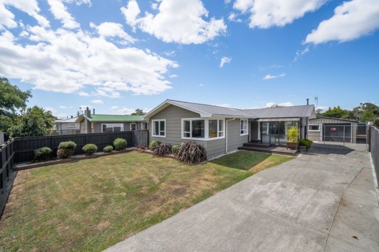 Photo of property in 20 Rhodes Drive, Kelvin Grove, Palmerston North, 4414