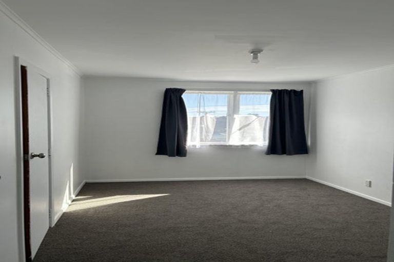 Photo of property in 9 Berkshire Grove, Cannons Creek, Porirua, 5024