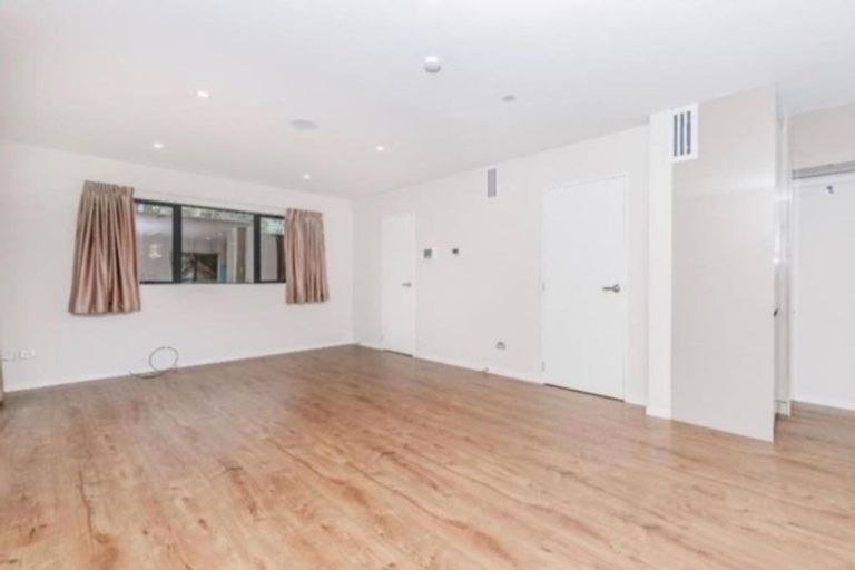 Photo of property in 3a Crystal Avenue, Glendene, Auckland, 0602