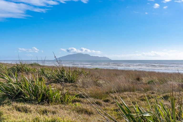 Photo of property in 100b Marine Parade, Otaki Beach, Otaki, 5512