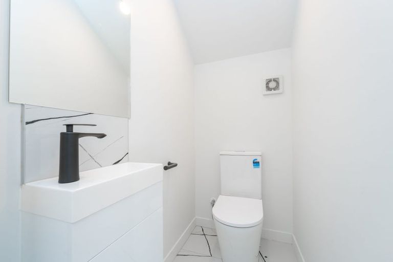 Photo of property in 21a Barron Drive, Green Bay, Auckland, 0604