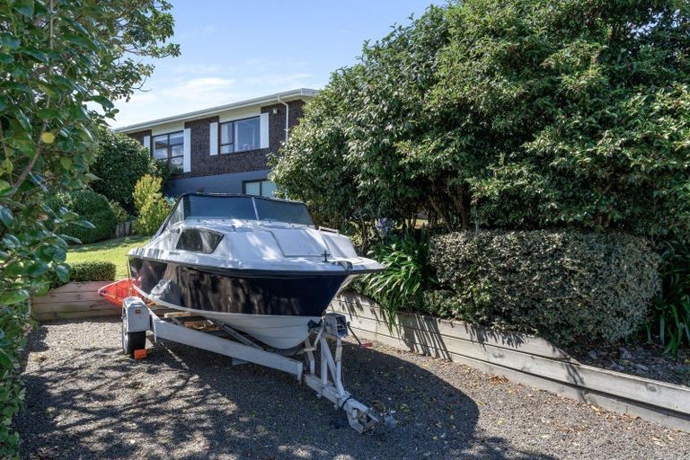 Photo of property in 1 Mohua Street, Waikanae, 5036