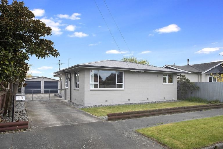 Photo of property in 69 Farquhars Road, Redwood, Christchurch, 8051