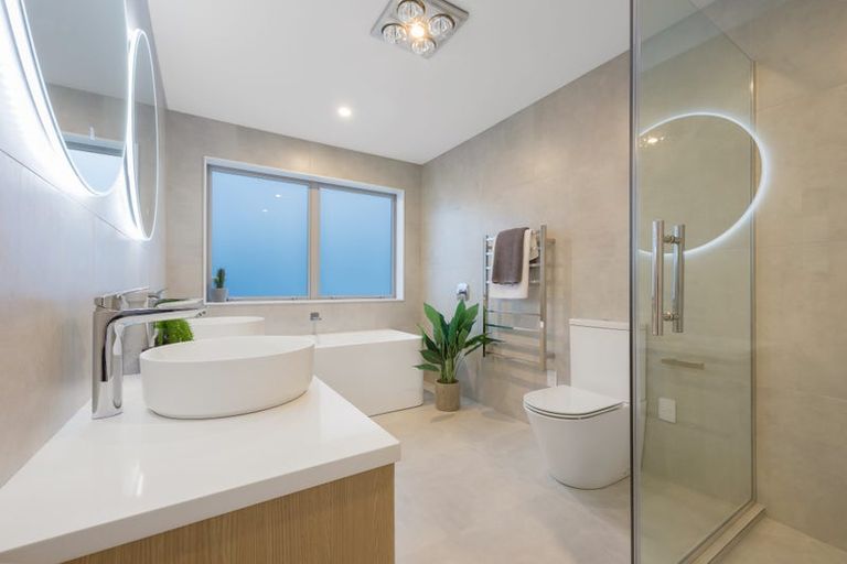 Photo of property in 8 Kina Place, Long Bay, Auckland, 0630