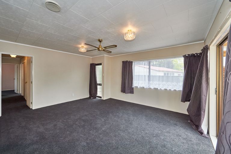 Photo of property in 2 Bevan Place, Cloverlea, Palmerston North, 4412