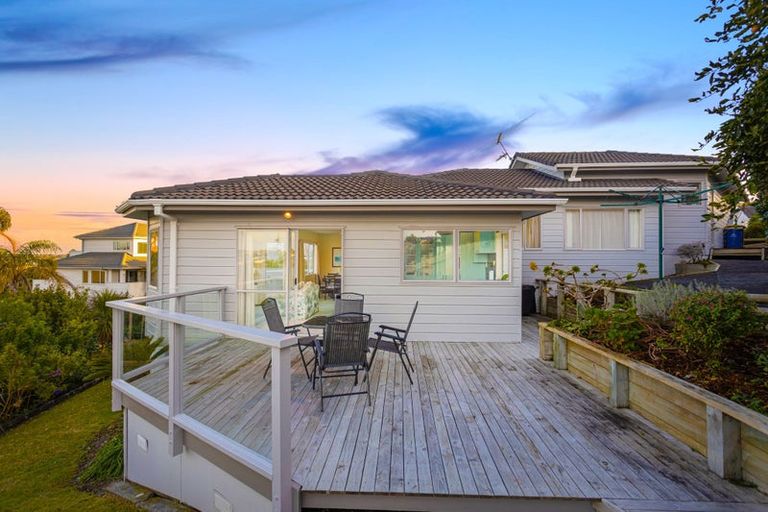 Photo of property in 35 Oakpark Place, West Harbour, Auckland, 0618