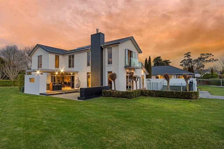 Photo of property in 97e Englefield Road, Northwood, Christchurch, 8051