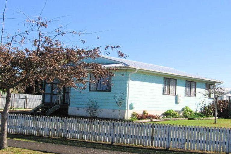 Photo of property in 26 Pukeroa Place, Papakura, 2110
