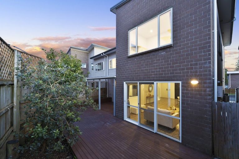Photo of property in 22 Sunshine Boulevard, Sunnyvale, Auckland, 0612