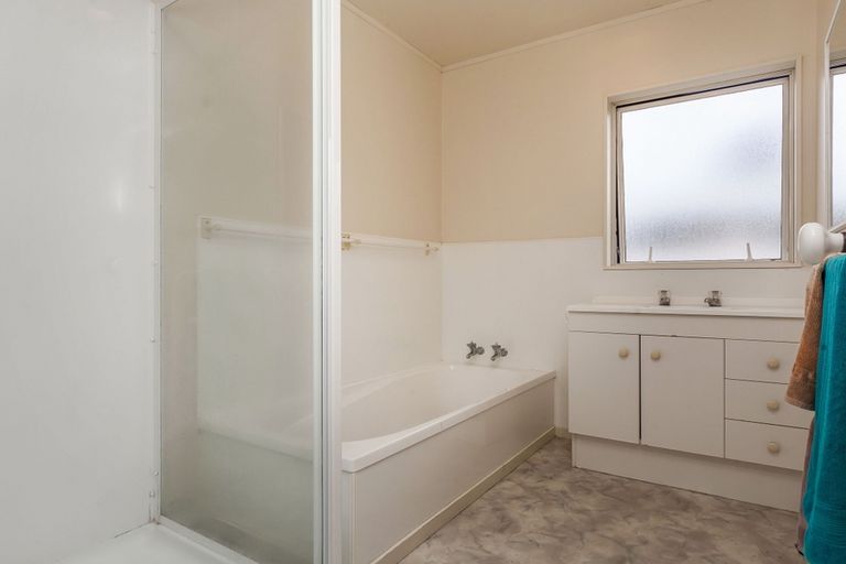 Photo of property in 2/74 College Road, Northcote, Auckland, 0627