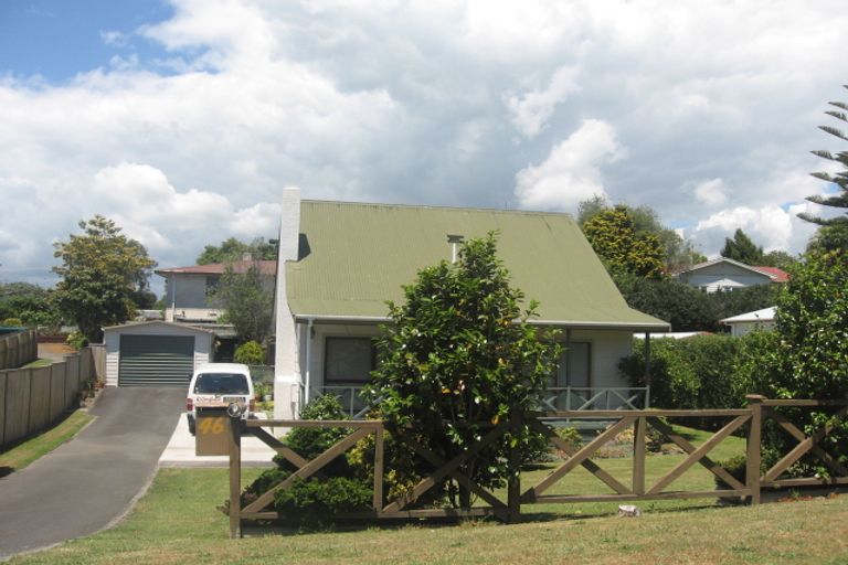 Photo of property in 46 Lee Street, Te Puke, 3119