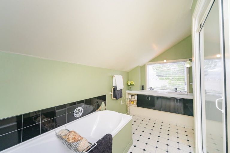 Photo of property in 24 Ranfurly Street, Hokowhitu, Palmerston North, 4410