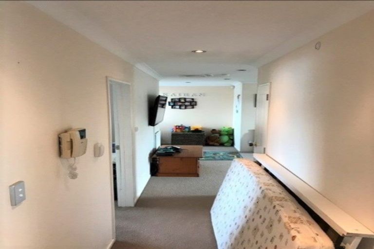 Photo of property in 68 Flanshaw Road, Te Atatu South, Auckland, 0610