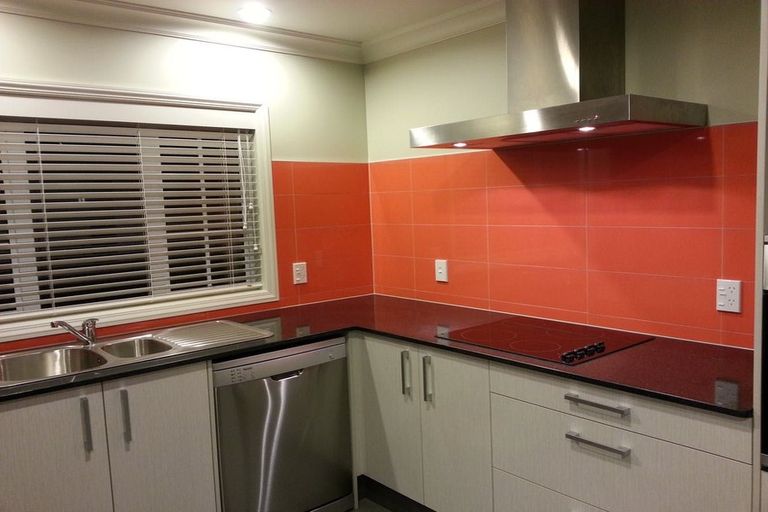 Photo of property in 4 Nirmal Place, Sunnyvale, Auckland, 0612