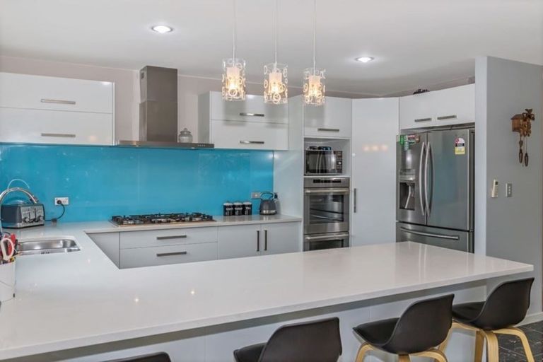 Photo of property in 4 Bella Vista Drive, Gulf Harbour, Whangaparaoa, 0930