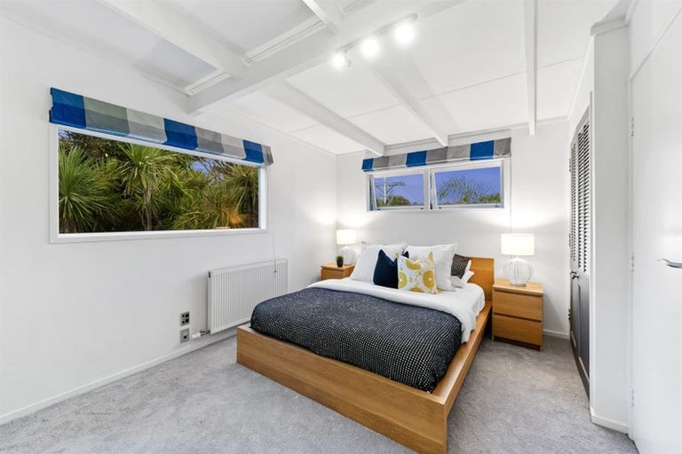 Photo of property in 13 Sandown Road, Rothesay Bay, Auckland, 0630