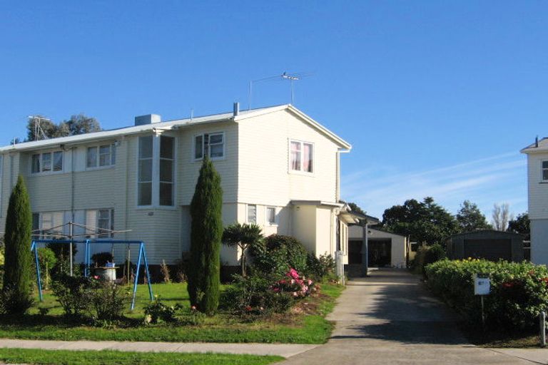Photo of property in 2/62 Swaffield Road, Papatoetoe, Auckland, 2025