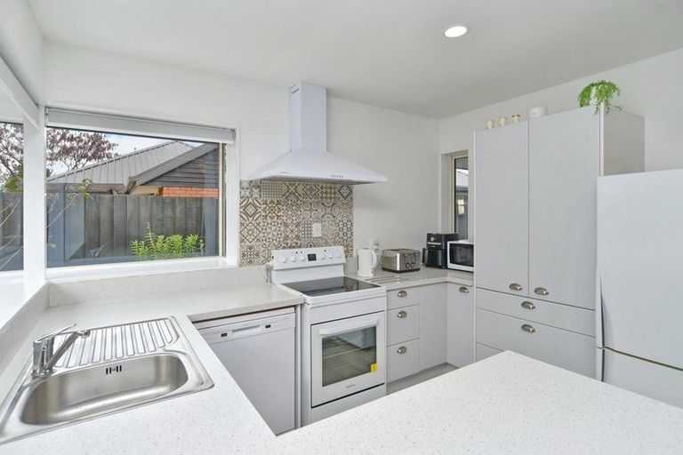 Photo of property in 2/43 Kedleston Drive, Avonhead, Christchurch, 8042