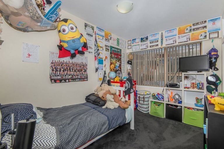 Photo of property in 37 Nui Mana Place, Te Atatu South, Auckland, 0610