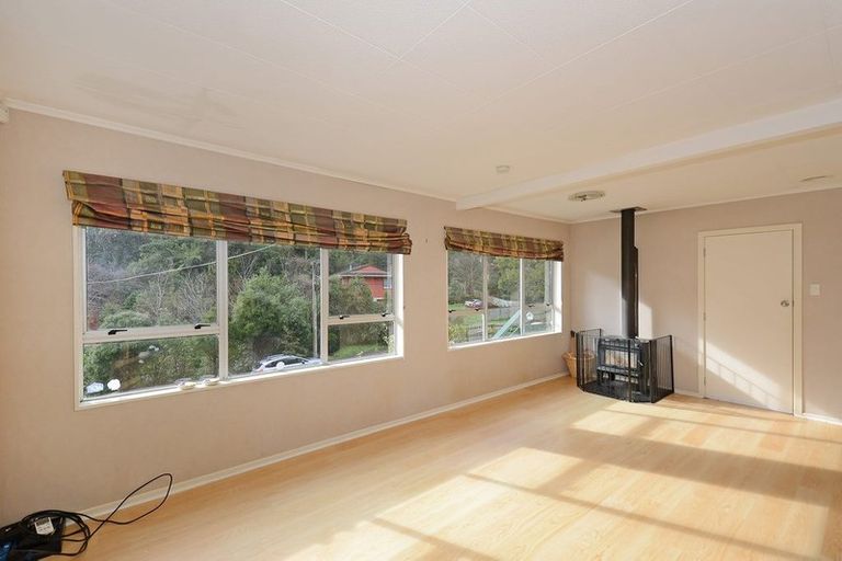 Photo of property in 76 Elmslie Road, Pinehaven, Upper Hutt, 5019