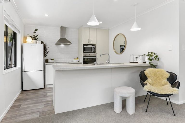 Photo of property in 228 Mountain Road, Henderson Valley, Auckland, 0612