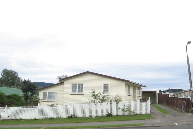 Photo of property in 11 Mount Marua Drive, Timberlea, Upper Hutt, 5018