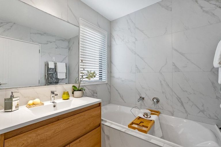 Photo of property in 112b Hutchinson Avenue, New Lynn, Auckland, 0600