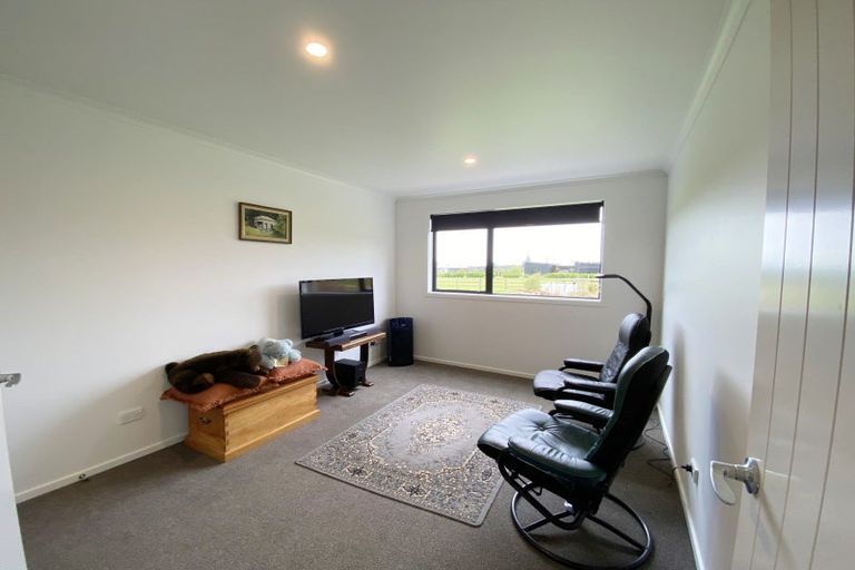 Photo of property in 152 Gladstone Road, Levin, 5571