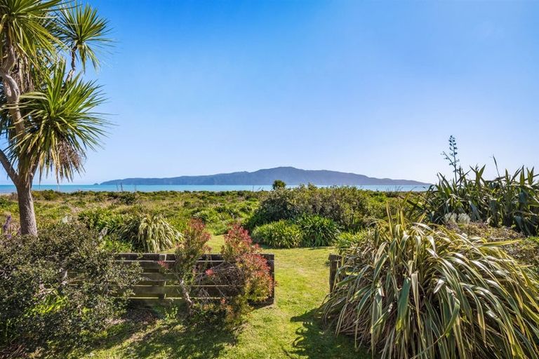 Photo of property in 91 Manly Street, Paraparaumu Beach, Paraparaumu, 5032