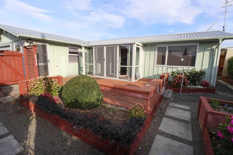 Photo of property in 2 Meadowvale Drive, Levin, 5510