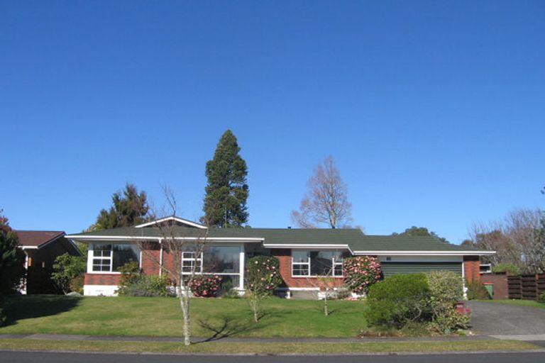 Photo of property in 44 Chedworth Avenue, Chedworth, Hamilton, 3210