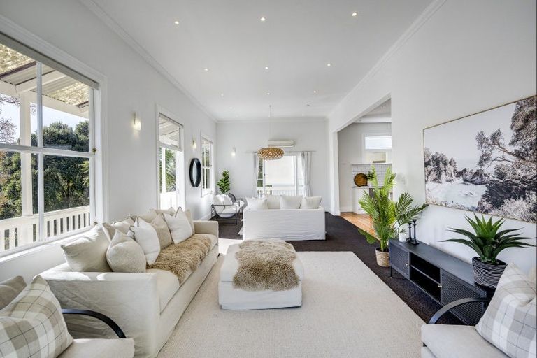 Photo of property in 12 Hadfield Terrace, Bluff Hill, Napier, 4110