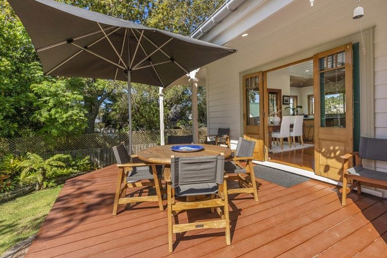 Photo of property in 5 Mozeley Avenue, Devonport, Auckland, 0624