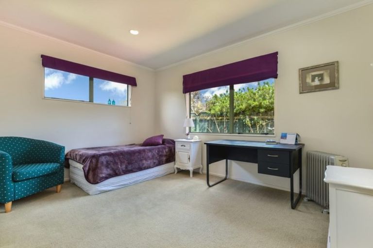Photo of property in 32 Caroline Crescent, Highbury, Palmerston North, 4412