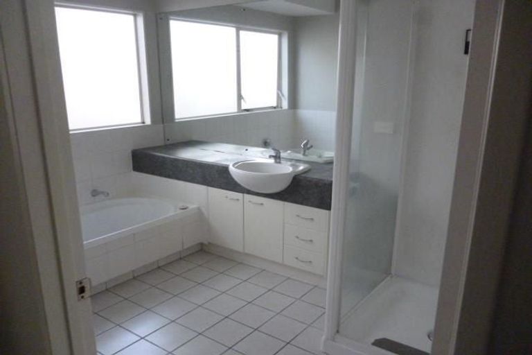 Photo of property in 112 Bob Charles Drive, Golflands, Auckland, 2013